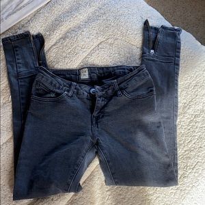 Volcom, black skinny jeans